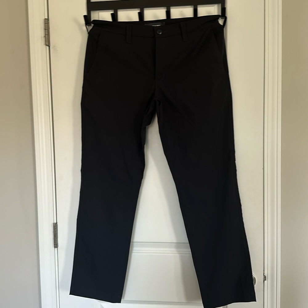 Bluffworks Men’s Ascender Chino Tailored-fit Pants in Asphalt size 33x30
